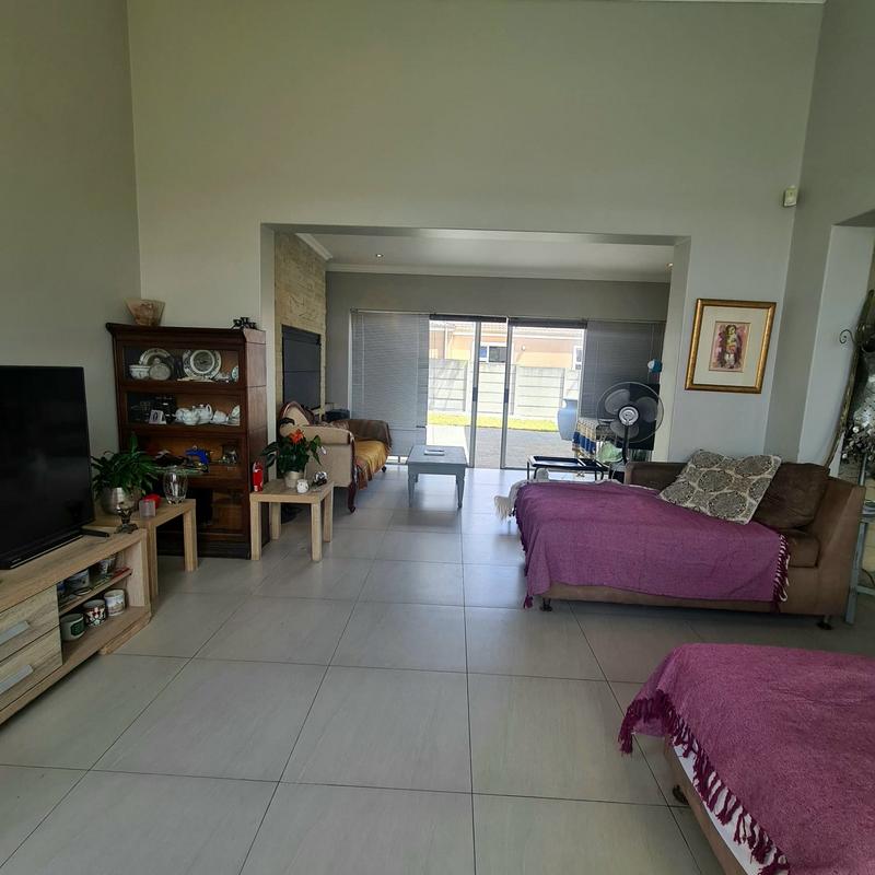 3 Bedroom Property for Sale in Eikenbosch Western Cape